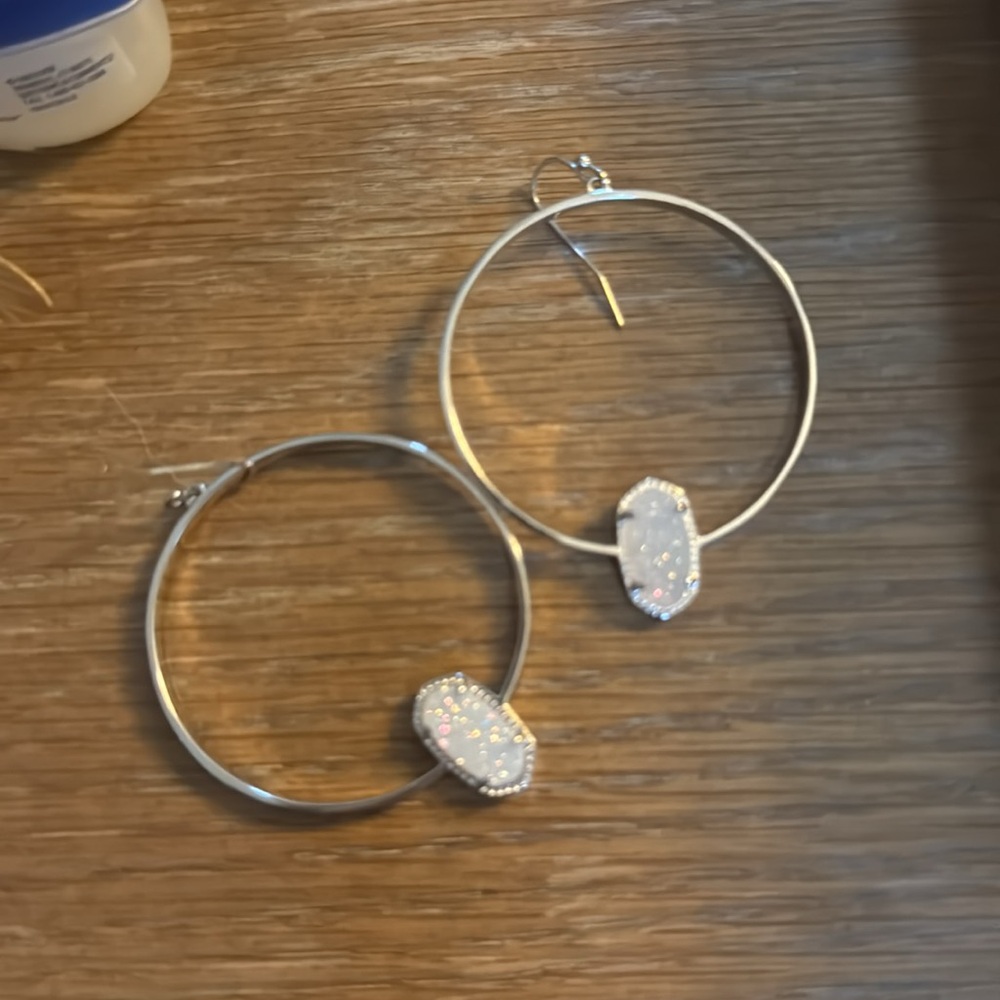Kendra scott earring